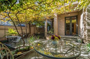 Фотографии Отель Iliani Hotel г. Тбилиси (Грузия) №2 Фото Отель Iliani Hotel г. Тбилиси 2