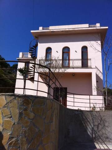 Фотографии Виллы Castlerock Villa г. Тбилиси (Грузия) №1 Фото Виллы Castlerock Villa г. Тбилиси 1
