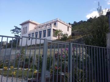 Фотографии Виллы Castlerock Villa г. Тбилиси (Грузия) №2 Фото Виллы Castlerock Villa г. Тбилиси 2
