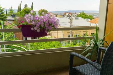 Фотографии Гостевой дом 4BD Appartaments with cozy garden г. Тбилиси (Грузия) №1 Фото Гостевой дом 4BD Appartaments with cozy garden г. Тбилиси 1