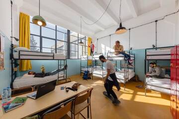 Фотографии Отель Fabrika Hostel & Suites г. Тбилиси (Грузия) №3 Фото Отель Fabrika Hostel & Suites г. Тбилиси 3