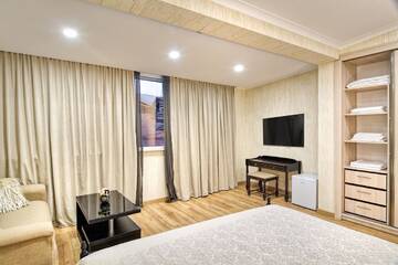 Фотографии Отель Q&B Hotel г. Тбилиси (Грузия) №3 Фото Отель Q&B Hotel г. Тбилиси 3