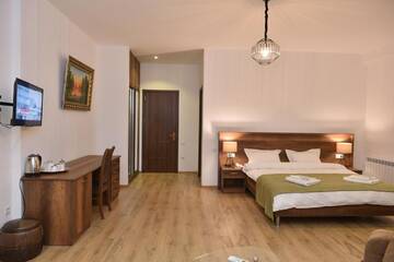 Фотографии Отель Hotel King Tom г. Тбилиси (Грузия) №2 Фото Отель Hotel King Tom г. Тбилиси 2
