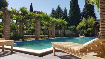 Фотографии Виллы RARE house with garden г. Тбилиси (Грузия) №1 Фото Виллы RARE house with garden г. Тбилиси 1