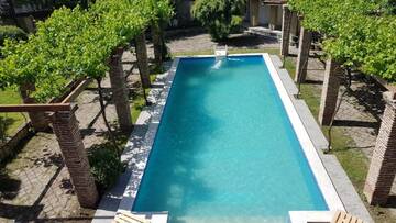 Фотографии Виллы RARE house with garden г. Тбилиси (Грузия) №2 Фото Виллы RARE house with garden г. Тбилиси 2
