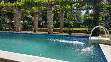 Фотографии Виллы RARE house with garden г. Тбилиси (Грузия) №3 Фото Виллы RARE house with garden г. Тбилиси 3