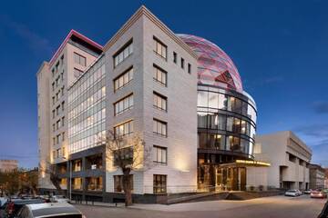 Фотографии Отель Wyndham Grand Tbilisi г. Тбилиси (Грузия) №1 Фото Отель Wyndham Grand Tbilisi г. Тбилиси 1