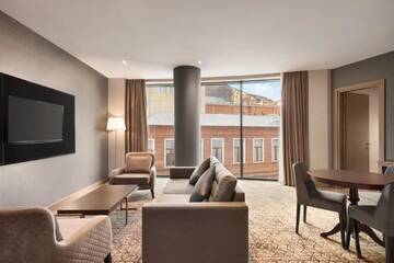 Фотографии Отель Wyndham Grand Tbilisi г. Тбилиси (Грузия) №3 Фото Отель Wyndham Grand Tbilisi г. Тбилиси 3