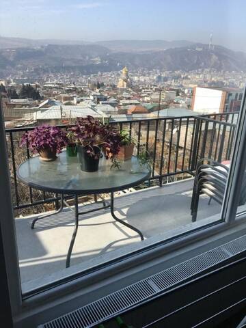 Фотографии Отели типа «постель и завтрак» Roofs Tbilisi г. Тбилиси (Грузия) №1 Фото Отели типа «постель и завтрак» Roofs Tbilisi г. Тбилиси 1