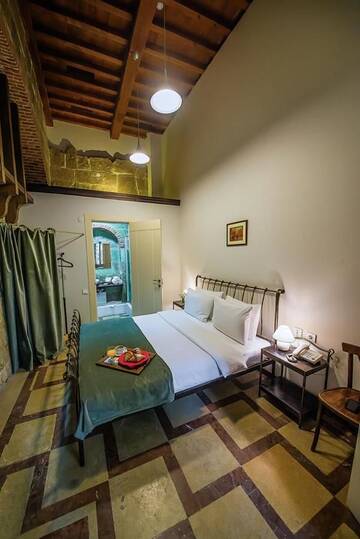 Фотографии Отель Emigrant Boutique Hotel г. Тбилиси (Грузия) №1 Фото Отель Emigrant Boutique Hotel г. Тбилиси 1