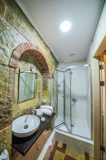 Фотографии Отель Emigrant Boutique Hotel г. Тбилиси (Грузия) №3 Фото Отель Emigrant Boutique Hotel г. Тбилиси 3