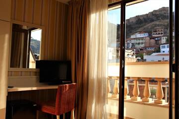 Фото номера Стандартный двухместный номер с 1 кроватью Отель Sharden Villa Hotel г. Тбилиси 12