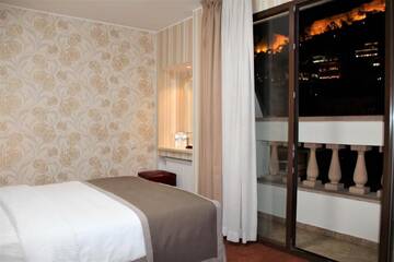 Фото номера Стандартный двухместный номер с 1 кроватью Отель Sharden Villa Hotel г. Тбилиси 11