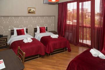 Фото номера Стандартный трехместный номер Отель Begi Hotel г. Тбилиси 5