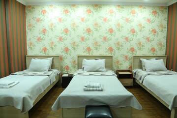 Фото номера Стандартный трехместный номер Отель Dkd-bridge Hotel г. Тбилиси 4