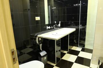 Фото номера Люкс с балконом Отель Dkd-bridge Hotel г. Тбилиси 2
