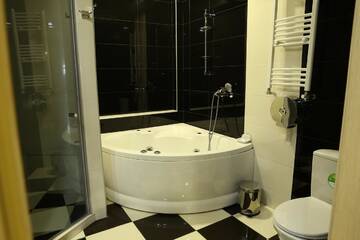 Фото номера Люкс с балконом Отель Dkd-bridge Hotel г. Тбилиси 6