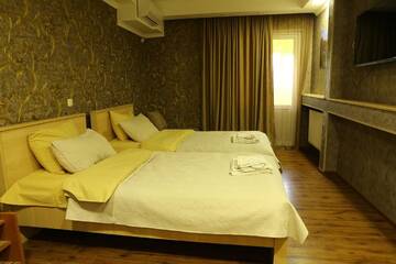 Фото номера Люкс с балконом Отель Dkd-bridge Hotel г. Тбилиси 7