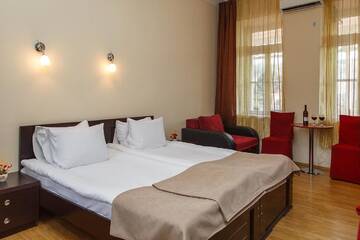 Фото номера Просторный двухместный номер с 2 отдельными кроватями Отель Hotel Nata г. Тбилиси 2