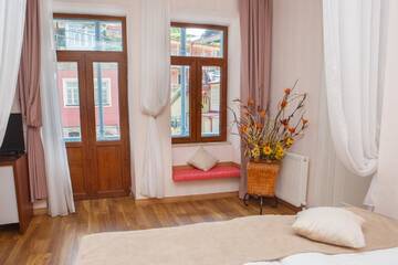 Фото номера Стандартный двухместный люкс с 1 кроватью Отель Hotel Nata г. Тбилиси 4