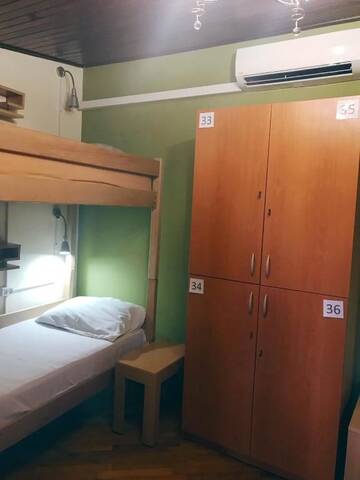Фото номера Односпальная кровать в общем номере с 4 кроватями Хостелы Envoy Hostel г. Тбилиси 6