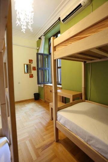 Фото номера Односпальная кровать в общем номере с 4 кроватями Хостелы Envoy Hostel г. Тбилиси 2
