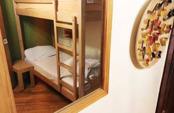Фото номера Односпальная кровать в общем номере с 4 кроватями Хостелы Envoy Hostel г. Тбилиси 7