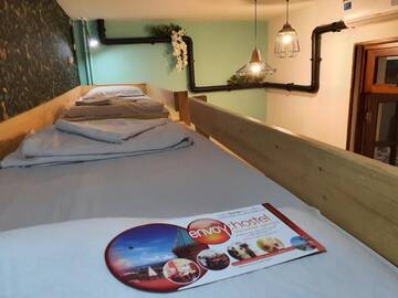 Фото номера Семейный номер с общей ванной комнатой Хостелы Envoy Hostel г. Тбилиси 3