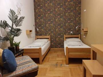 Фото номера Двухместный номер с 2 отдельными кроватями Хостелы Envoy Hostel г. Тбилиси 4