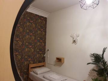 Фото номера Двухместный номер с 2 отдельными кроватями Хостелы Envoy Hostel г. Тбилиси 5