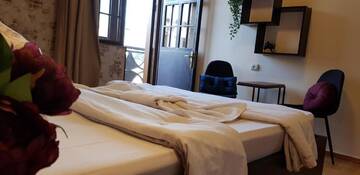 Фото номера Двухместный номер с 1 кроватью Хостелы Envoy Hostel г. Тбилиси 3