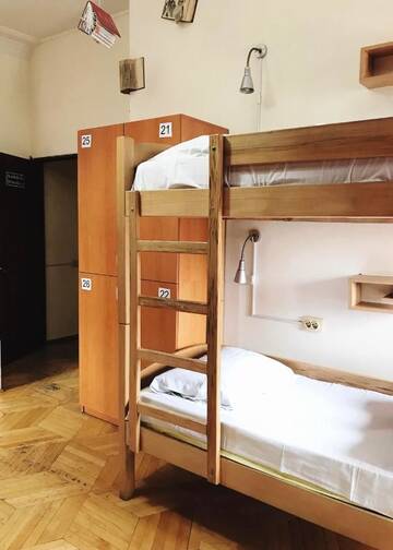 Фото номера Кровать в общем 6-местном номере для мужчин и женщин Хостелы Envoy Hostel г. Тбилиси 5