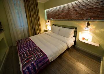 Фото номера Стандартный двухместный номер с 1 кроватью Отель No12 Boutique Hotel г. Тбилиси 7