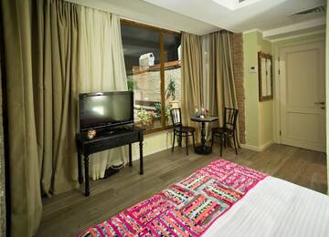 Фото номера Двухместный номер «Комфорт» с 1 кроватью Отель No12 Boutique Hotel г. Тбилиси 7