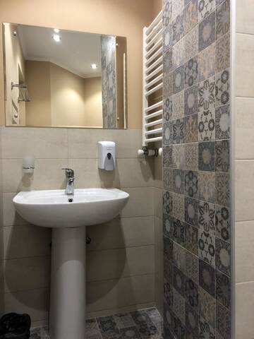 Фото номера Стандартный трёхместный номер с балконом Отель Hotel Kalanga г. Тбилиси 7