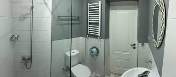 Фото номера Стандартный трехместный номер с видом Отель Hotel Kalanga г. Тбилиси 4