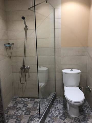 Фото номера Стандартный трёхместный номер с балконом Отель Hotel Kalanga г. Тбилиси 6