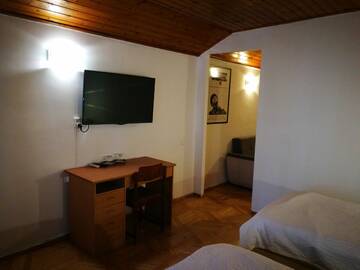 Фото номера Стандартный номер с 2 односпальными кроватями и диваном Отель Hotel Salo г. Тбилиси 2