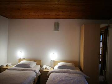 Фото номера Стандартный номер с 2 односпальными кроватями и диваном Отель Hotel Salo г. Тбилиси 6