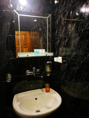 Фото номера Бюджетный двухместный номер с 2 отдельными кроватями Отель Hotel Salo г. Тбилиси 5