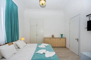 Фото номера Улучшенный двухместный номер с 1 кроватью Отель Lowell Hotel г. Тбилиси 4