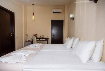 Фото номера Стандартный двухместный номер с 1 кроватью Отель Lowell Hotel г. Тбилиси 8