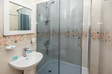 Фото номера Семейный номер Отель Lowell Hotel г. Тбилиси 4