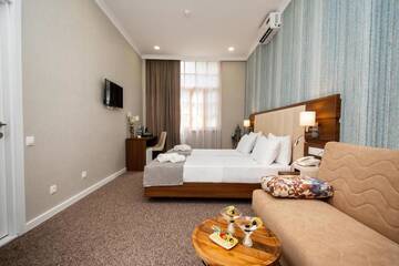 Фото номера Улучшенный двухместный номер с 2 отдельными кроватями Отель Hotel Margi г. Тбилиси 2