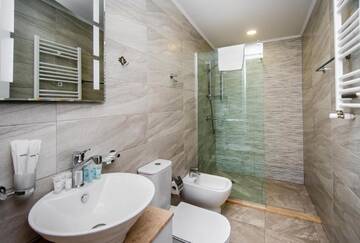 Фото номера Апартаменты с 2 спальнями и террасой Отель Hotel Margi г. Тбилиси 4