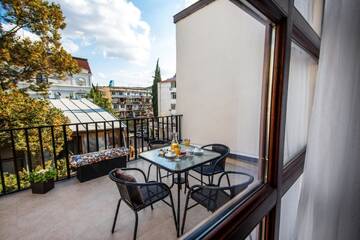 Фото номера Апартаменты с 2 спальнями и террасой Отель Hotel Margi г. Тбилиси 6