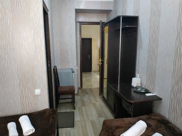 Фото номера Стандартный трехместный номер Отель Hotel Lions г. Тбилиси 2