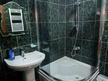 Фото номера Стандартный трехместный номер Отель Hotel Lions г. Тбилиси 3