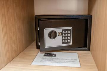 Фото номера Стандартный двухместный номер с 1 кроватью или 2 отдельными кроватями Отель Rustaveli Palace г. Тбилиси 35
