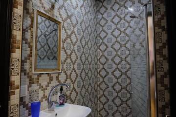 Фото номера Двухместный номер Делюкс с 1 кроватью Отели типа «постель и завтрак» Mia B&amp;B Tbilisi г. Тбилиси 22